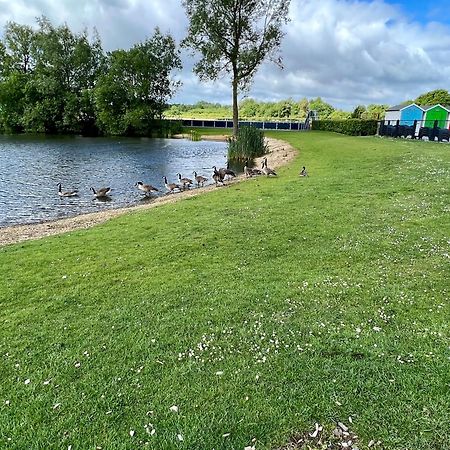 Villa Waters Edge, Hoburne Cotswolds South Cerney Esterno foto