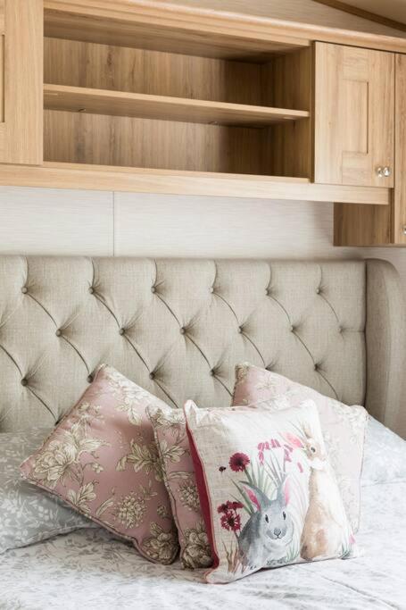 Villa Waters Edge, Hoburne Cotswolds South Cerney Esterno foto