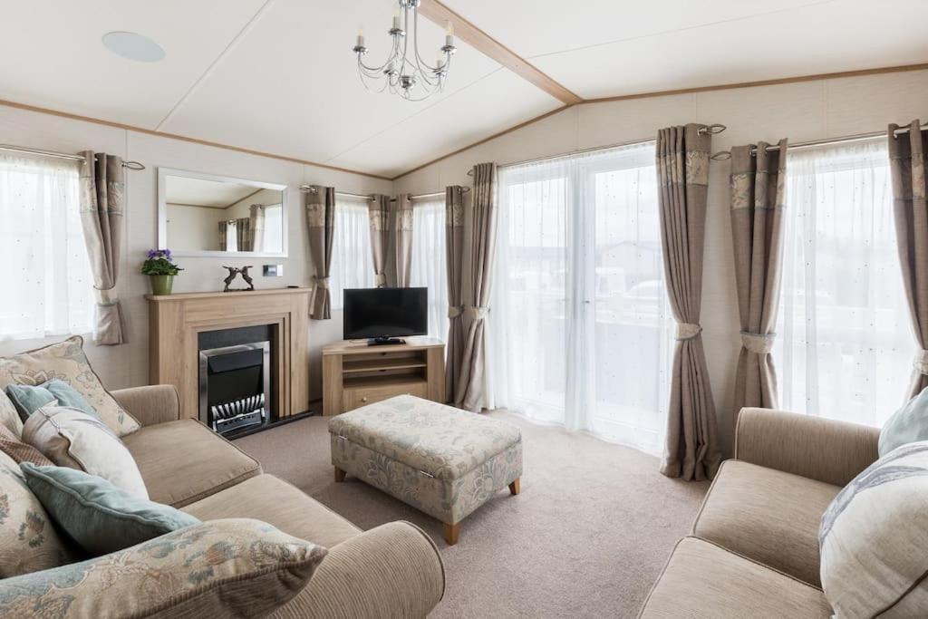 Villa Waters Edge, Hoburne Cotswolds South Cerney Esterno foto