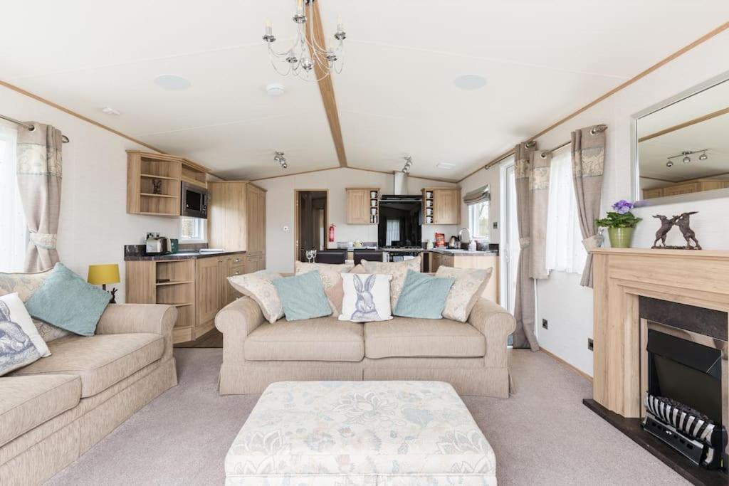 Villa Waters Edge, Hoburne Cotswolds South Cerney Esterno foto