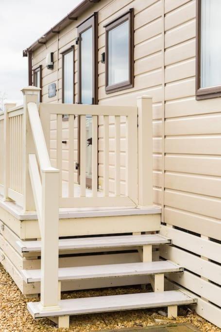 Villa Waters Edge, Hoburne Cotswolds South Cerney Esterno foto