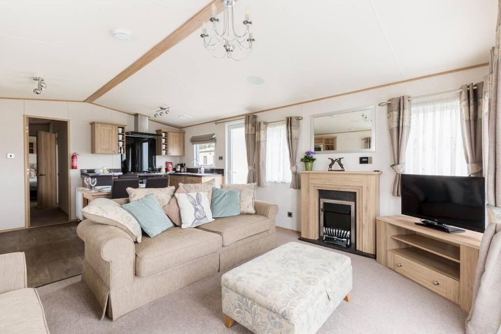 Villa Waters Edge, Hoburne Cotswolds South Cerney Esterno foto