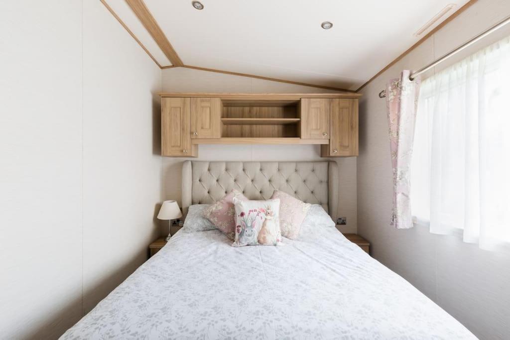 Villa Waters Edge, Hoburne Cotswolds South Cerney Esterno foto