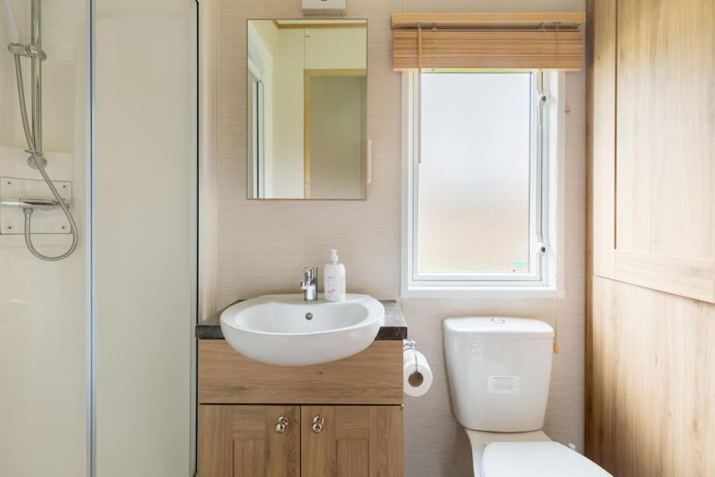 Villa Waters Edge, Hoburne Cotswolds South Cerney Esterno foto