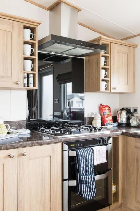 Villa Waters Edge, Hoburne Cotswolds South Cerney Esterno foto