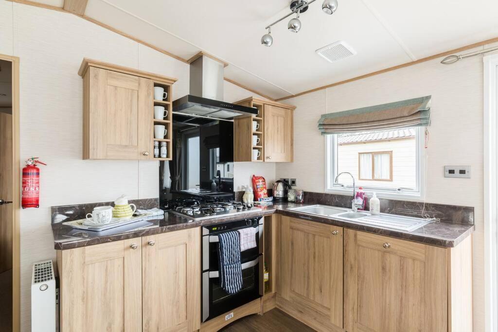 Villa Waters Edge, Hoburne Cotswolds South Cerney Esterno foto