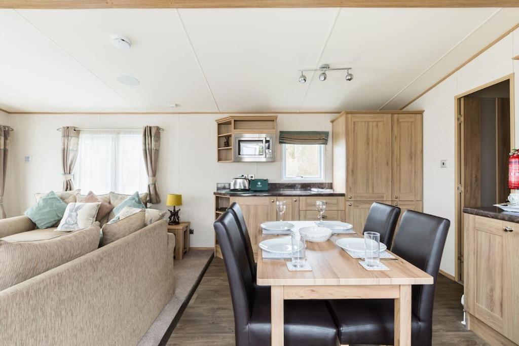 Villa Waters Edge, Hoburne Cotswolds South Cerney Esterno foto