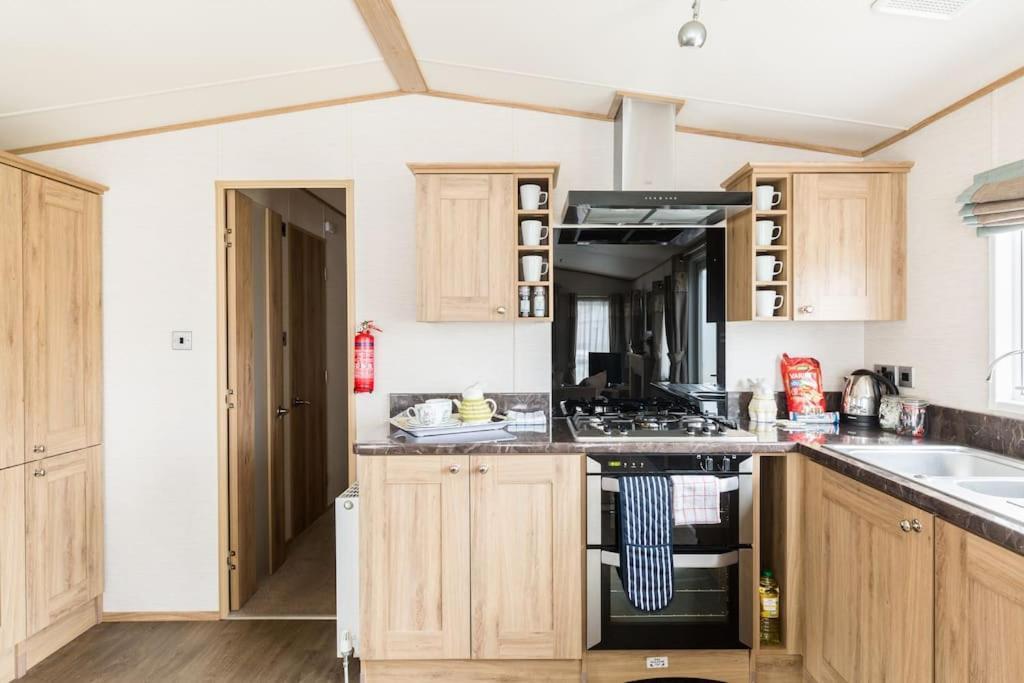 Villa Waters Edge, Hoburne Cotswolds South Cerney Esterno foto