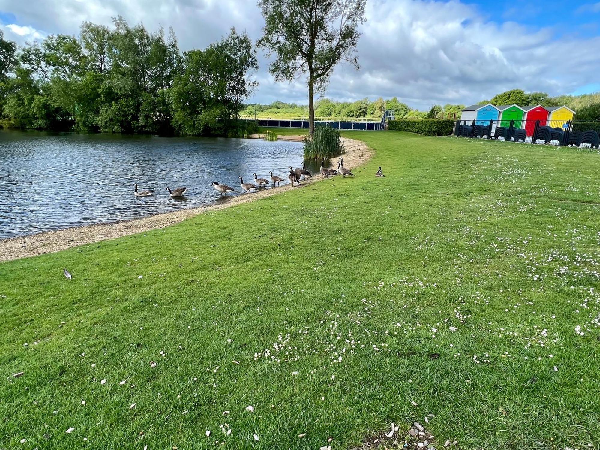 Villa Waters Edge, Hoburne Cotswolds South Cerney Esterno foto
